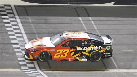 how-long-bubba-wallace-complete-nascar-lap Bubba Wallace driving NASCAR car