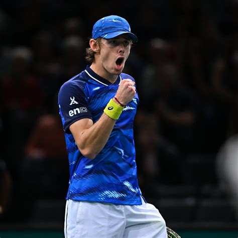 how-long-for-alex-de-minaur-to-win-tennis-match Alex de Minaur playing tennis match