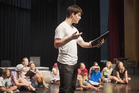 how-long-to-act-like-glen-powell actor practicing monologue