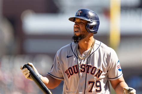 baseball player adapting to new team
