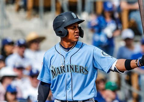 how-long-to-analyze-julio-rodriguez-playing-style Julio Rodriguez baseball playing style analysis