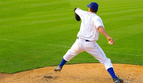 professional baseball pitcher throwing