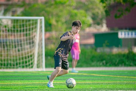 how-long-to-become-good-at-soccer-like-hafthor-bjornsson athlete playing soccer training