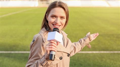 sports news reporter broadcasting