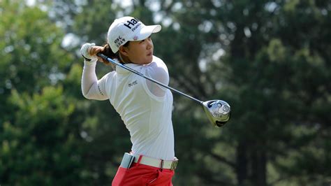 how-long-to-become-professional-lpga-player female golfer professional LPGA swing