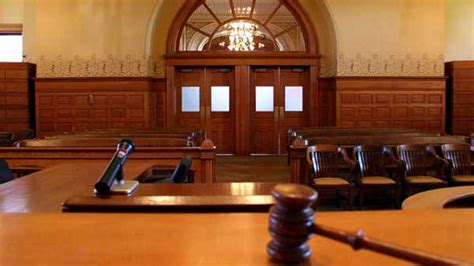 how-long-to-become-proficient-criminal-defense-attorney criminal defense attorney in courtroom