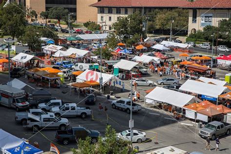 how-long-to-become-proficient-in-tailgating-like-texas-tailgaters Texas football tailgate party