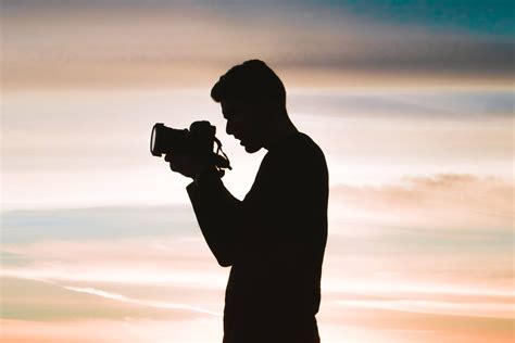 how-long-to-become-skilled-photographer-like-hyeseong-kim professional photographer taking photos