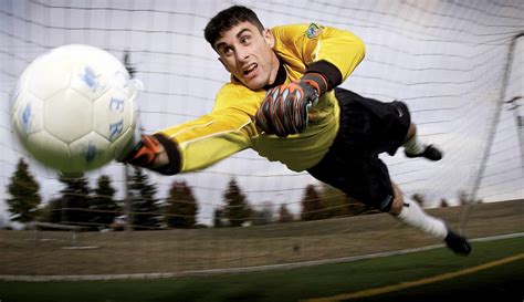 how-long-to-become-top-goalkeeper-like-donnarumma professional goalkeeper training