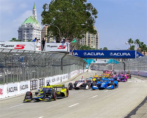 how-long-to-complete-indycar-race IndyCar racing on track