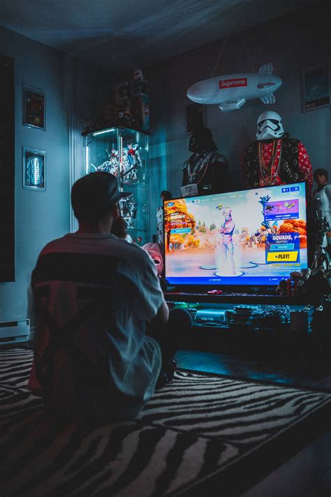 how-long-to-complete-popular-video-games gamer playing popular video games