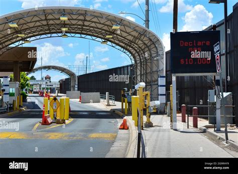 how-long-to-cross-us-mexico-border-legally US-Mexico border crossing checkpoint