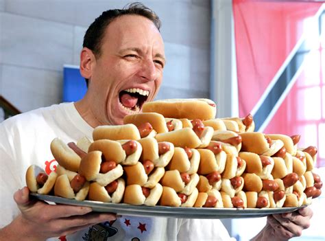 how-long-to-eat-50-hot-dogs-joey-chestnut Joey Chestnut eating hot dogs competition