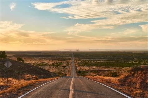 how-long-to-explore-all-of-new-mexico New Mexico road trip landscape
