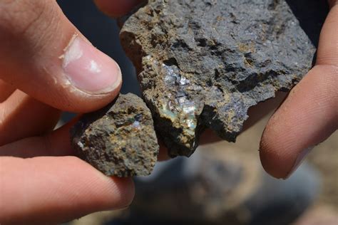 opal mining gemstone hunting