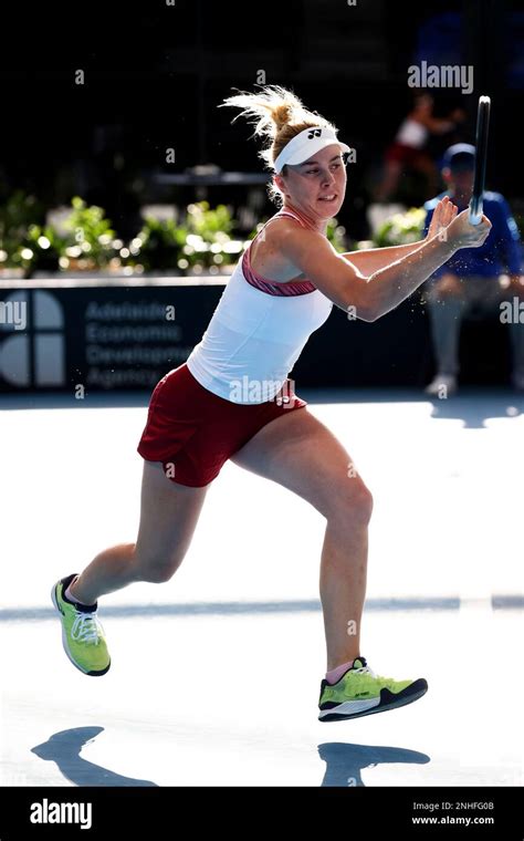 how-long-to-follow-linda-noskova-tennis-career-from-beginning Linda Noskova playing tennis match