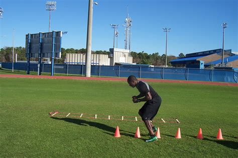 how-long-to-follow-santana-moss-football-training-regimen football speed and agility training
