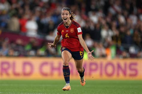 Aitana Bonmatí playing football