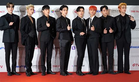 ATEEZ K-pop group performance