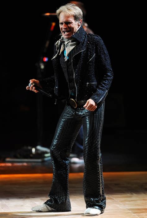 how-long-to-learn-about-david-lee-roth-music-career David Lee Roth performing live
