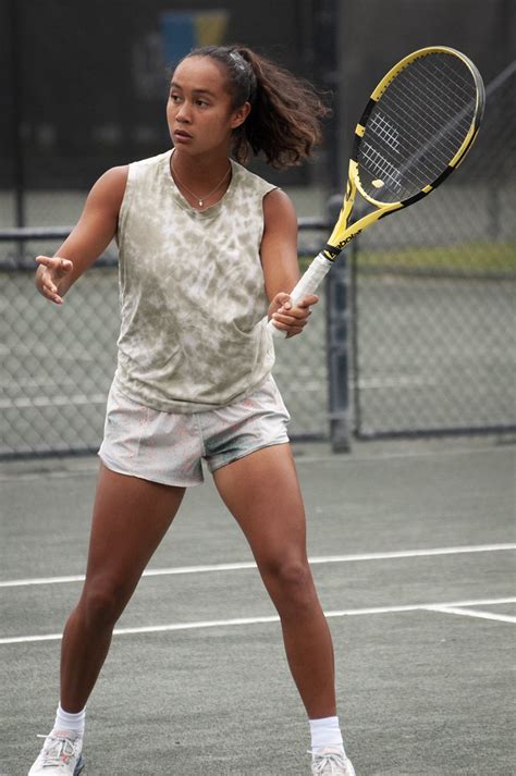 how-long-to-learn-about-leylah-fernandez-tennis-career Leylah Fernandez playing tennis
