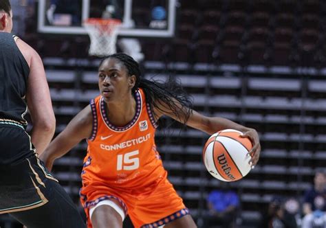 Tiffany Hayes basketball player