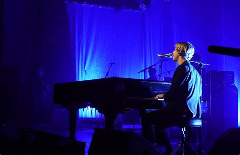 Tom Odell performing live