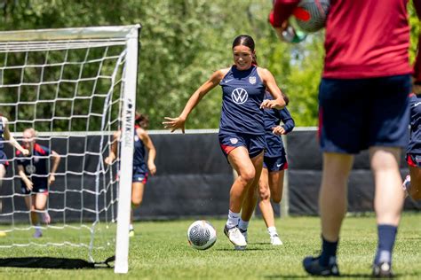 how-long-to-learn-alexia-putellas-soccer-techniques female soccer player training techniques