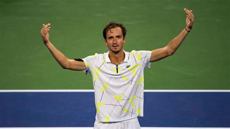 how-long-to-learn-daniil-medvedev-tennis-career Daniil Medvedev playing tennis