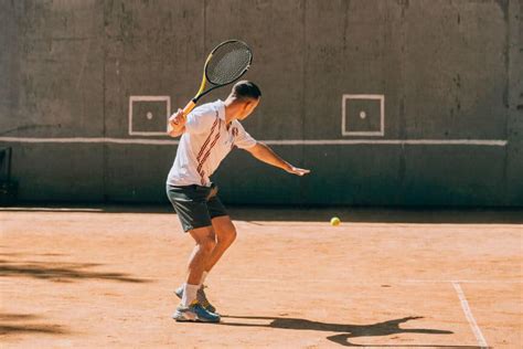 how-long-to-learn-daniil-medvedev-tennis-techniques tennis player practicing techniques