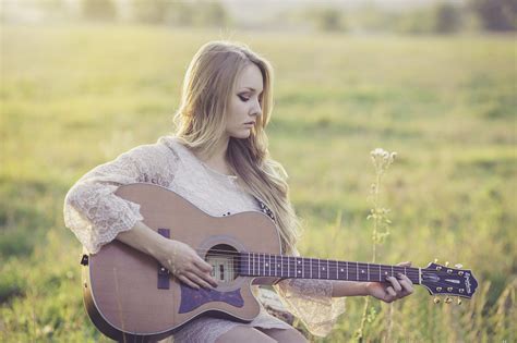 how-long-to-learn-hank-williams-jr-songs-on-guitar person playing country guitar
