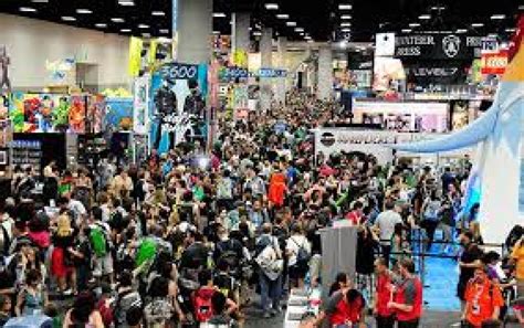 how-long-to-learn-history-impact-comic-cons San Diego Comic Con crowd and panels