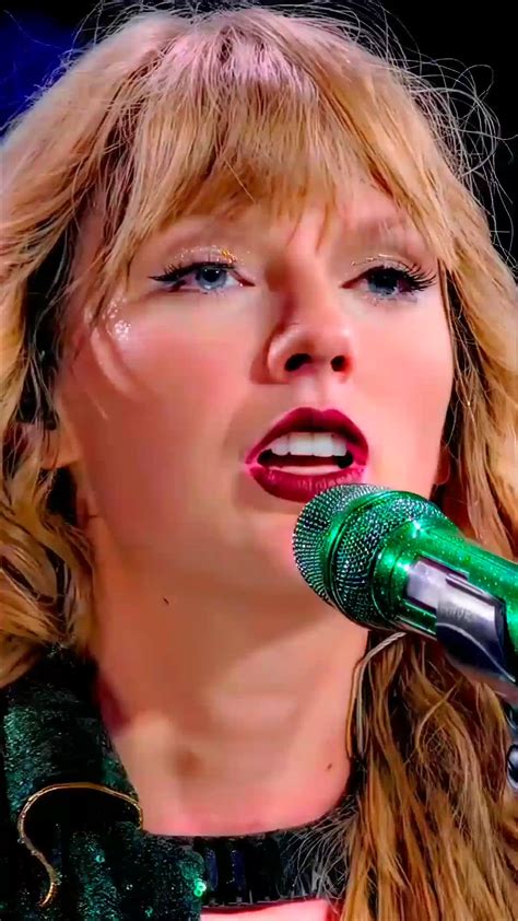 how-long-to-learn-lyrics-taylor-swift-love-story person singing Taylor Swift lyrics