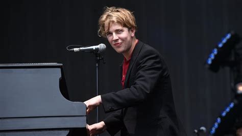 person playing piano like Tom Odell