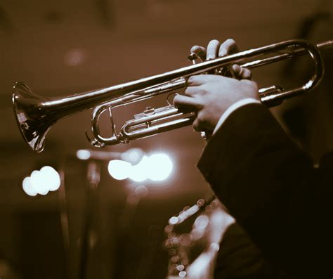 how-long-to-learn-play-song-like-chuck-mangione person playing trumpet jazz