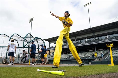 how-long-to-master-basics-of-savannah-bananas-baseball Savannah Bananas baseball practice