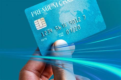 how-long-to-master-citi-strata-elite-credit-card-perks person using premium credit card