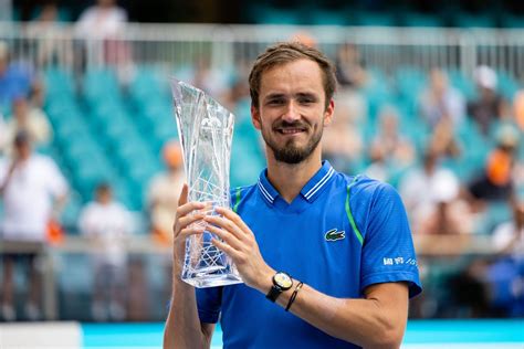 tennis player Daniil Medvedev style