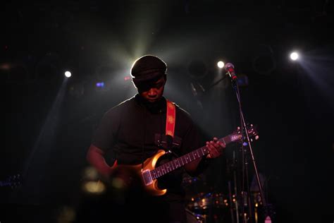guitarist playing Isaiah Martin style