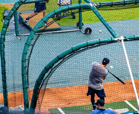 how-long-to-master-skills-phillies-recap-daily-practice baseball player practicing skills