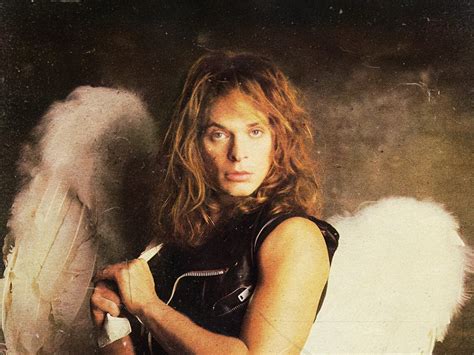how-long-to-play-guitar-like-david-lee-roth rock guitarist playing like David Lee Roth
