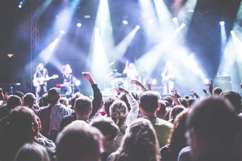 how-long-to-prepare-for-performing-at-wicker-park-fest band performing at music festival