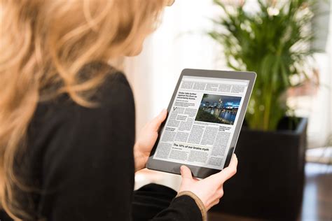 how-long-to-read-all-articles-on-freep person reading news articles online