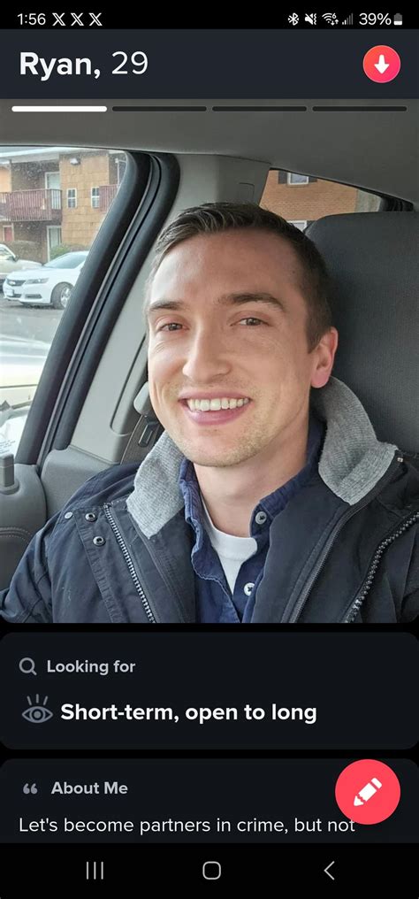 how-long-to-set-up-successful-tinder-profile Tinder profile setup on smartphone