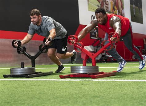 how-long-to-train-like-nfl-players-joe-mixon-nick-chubb NFL football training workout