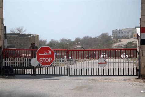 how-long-to-travel-from-yemen-to-nearest-safe-country Yemen to Oman border crossing