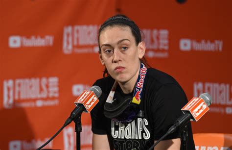 Breanna Stewart injury LA Sparks basketball