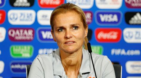 how-long-to-understand-sarina-wiegman-soccer-strategies Sarina Wiegman coaching women's soccer