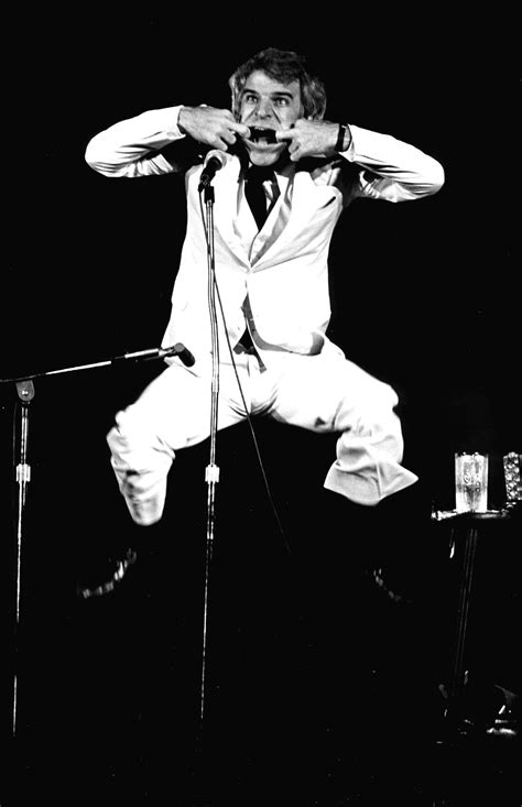 how-long-to-understand-steve-martin-comedy-style Steve Martin performing stand-up comedy