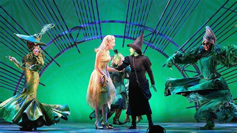 how-long-to-understand-wicked-movie-plot Wicked musical movie scenes